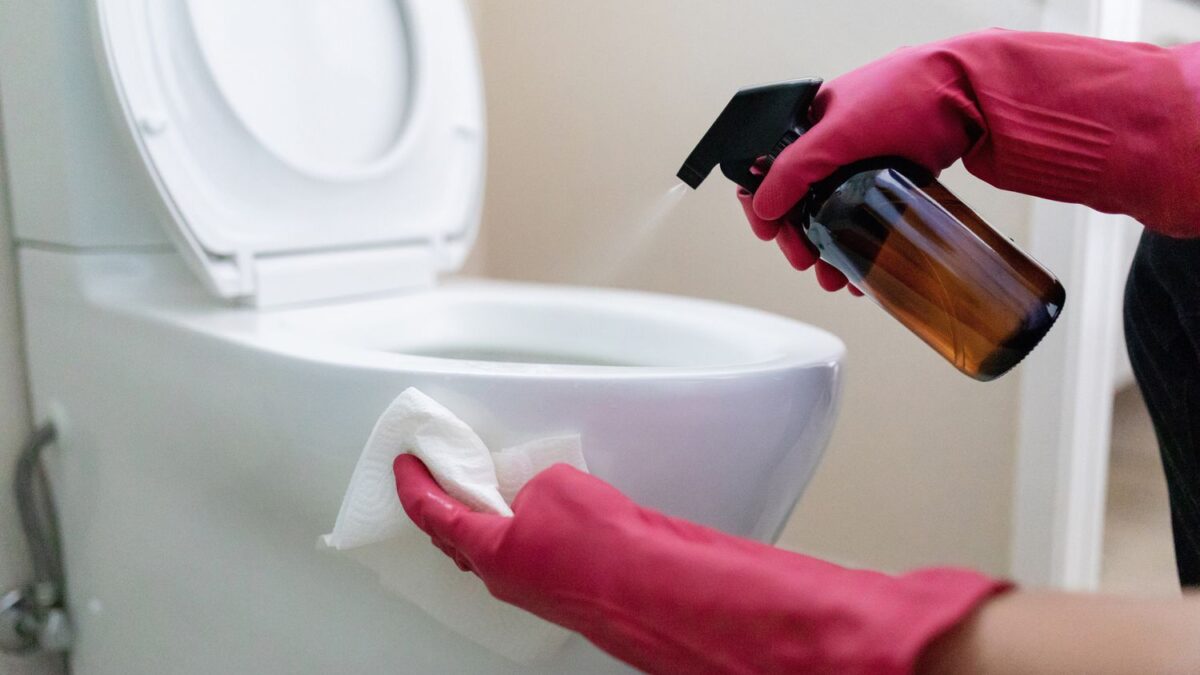روش تمیز کردن سرویس بهداشتی با مایع سفید کننده